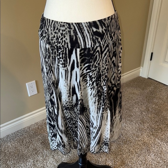 Reitmans Black and White Coordinated Skirt and Top Set Flowy Women's Size S/7 - Picture 12 of 16